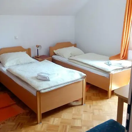 Kmetija Z Nastanitvijo Knavs